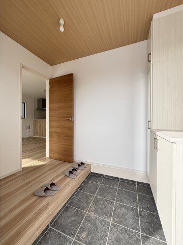 【玄関】 | 上小鳥町2期3号棟