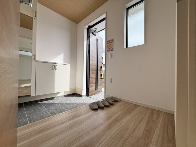 【玄関】 | 上小鳥町2期3号棟