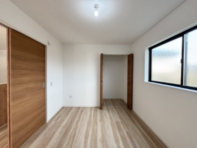 【洋室】 | 上小鳥町2期3号棟 | リビング横の洋室は収納付き♪