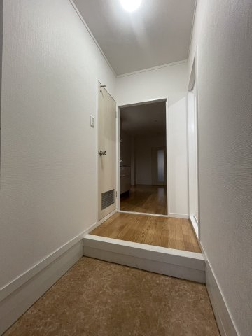 ニシムラハイツの玄関