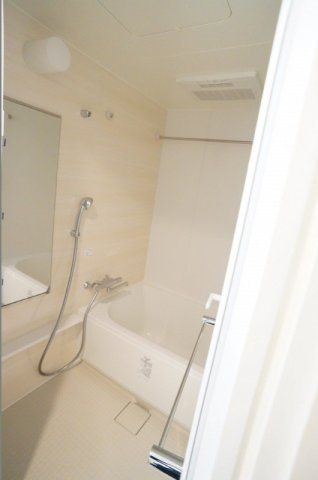 ぽわんの浴室|広々お風呂　浴室換気乾燥機