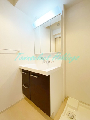 【洗面所】 | ユトリナ湘南 B | ゆったりとスペースのある洗面所