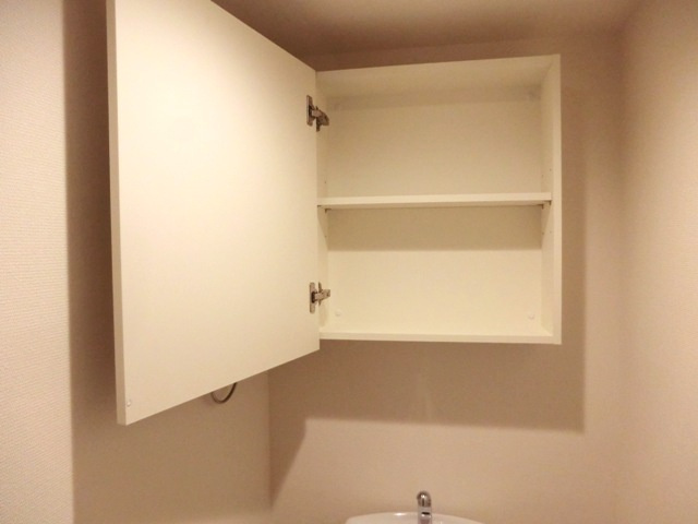 リブリ・ロッソのトイレ|★トイレに収納棚を設置！★