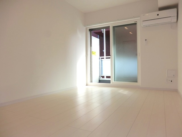 リブリ・ロッソの居間・リビング|★洋室６．９帖の居室です。★