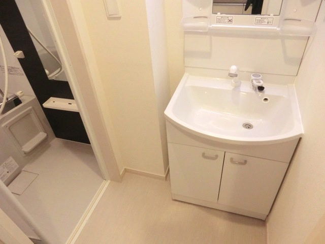 リブリ・ロッソの独立洗面台|★シャワードレッサー水栓型洗面台付き。★