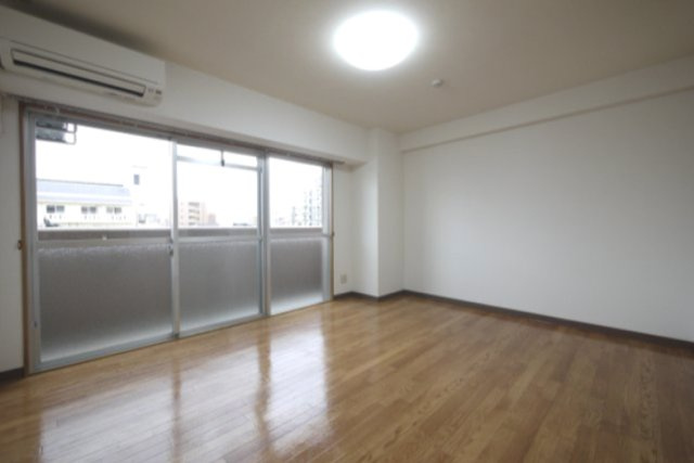 エレガンス京町の洋室|※写真は別の部屋のものです。