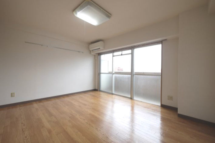 エレガンス京町の洋室|※写真は別の部屋のものです。