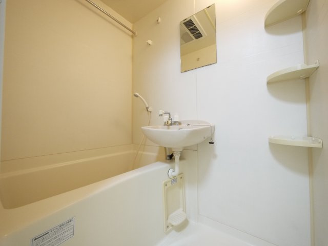 渡辺ビルの浴室