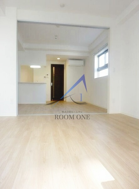 ＢＲＩＧＨＴ　ＳＴＡＧＥの居間・リビング|洋室のお部屋です。