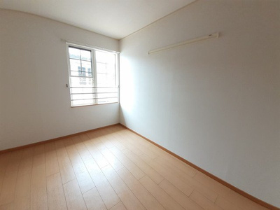 【内装】 | ドルフ・アカネＢ | 明るい室内です