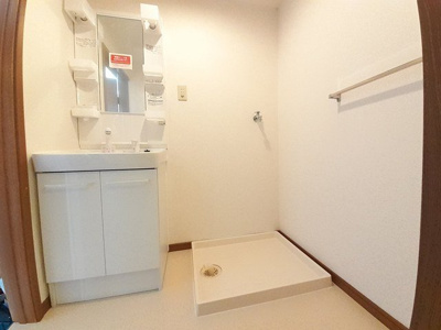 【洗面所】 | パークサイド３ | ゆったりとスペースのある洗面所