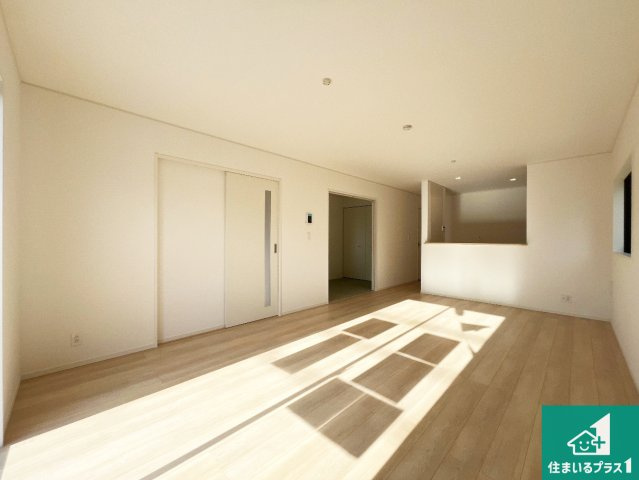 加古川市平岡町土山　第11期　新築一戸建ての前面道路含む現地写真|周辺は落ち着いた街並みの住宅地！子育てがしやすい住環境です！まだ未完成ですが、現地でしかわからない事もございます。是非一度ご覧ください。