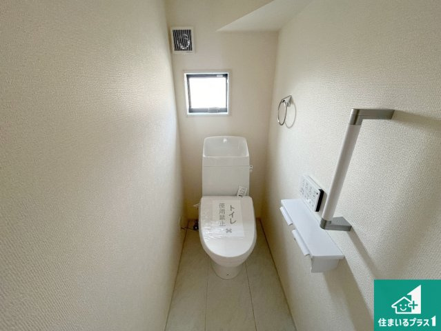 姫路市広畑区才　第8期　新築一戸建てのトイレ|1・2階の2ヶ所にあるので、朝の忙しい時間の順番待ちもなく、深夜の利用にも大変便利です。