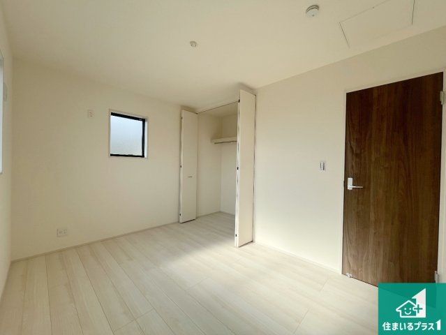 姫路市広畑区才　第8期　新築一戸建ての洋室|シンプルな洋室は、自分好みのインテリアが楽しめます♪ご家族とインテリアや家具を選びに行くのは新築購入時の醍醐味の一つです。ぜひお楽しみください♪