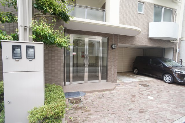 フォンテーヌ梅野のエントランス