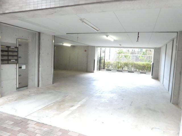 フォンテーヌ梅野の駐車場