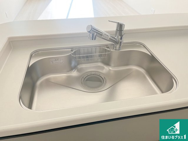 姫路市広畑区才　第8期　新築一戸建ての独立洗面台|清潔感のある洗面台です。フラットな鏡は掃除がしやすく毎日清潔！ホースは引き出して使えるので洗顔やお掃除の際に便利です！