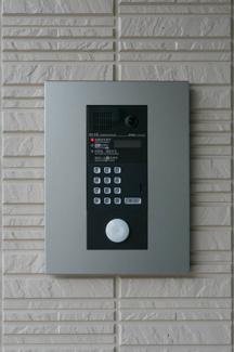 【セキュリティ】 | シャーメゾン　テミス | 鍵をかざすだけでドアが開きます！