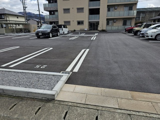 【駐車場】 | シャーメゾン　テミス | 平面式の出入りのしやすい駐車場です