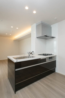 【キッチン】 | シャーメゾン　テミス | 3口ガスコンロのシステムキッチンです