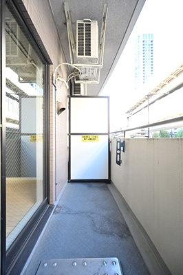 【バルコニー】 | シーアイマンション池袋西 | 開放的で明るい空間を演出してくれるバルコニーです