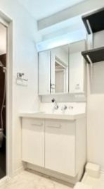 【独立洗面台】 | リバーレ上野稲荷町 | 独立洗面台で身支度をすべて済ませてしまいましょう