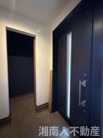 茅ヶ崎市菱沼一丁目　戸建の玄関|落ち着いた玄関です