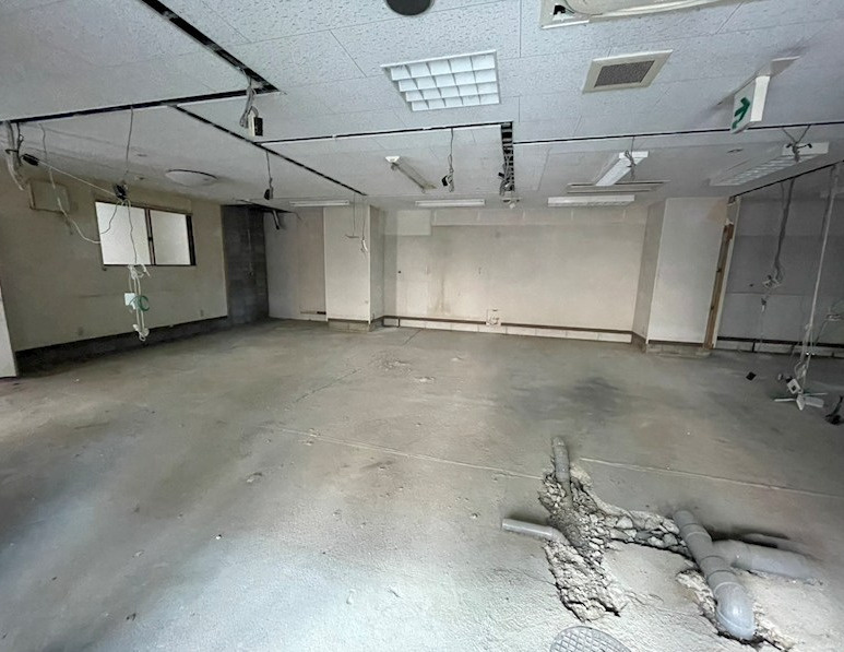 草津市草津町の店舗事務所の内装