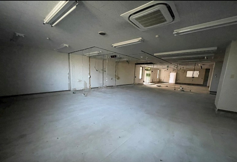 草津市草津町の店舗事務所の内装