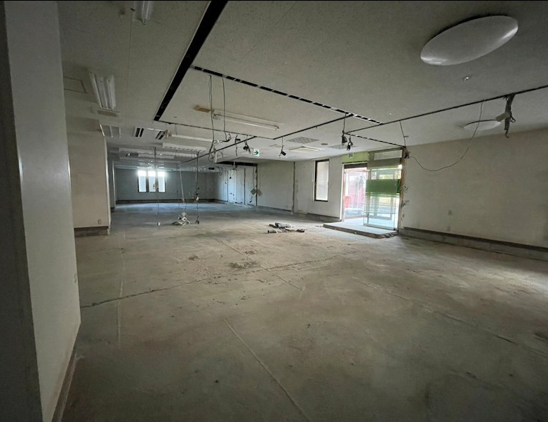 草津市草津町の店舗事務所の内装