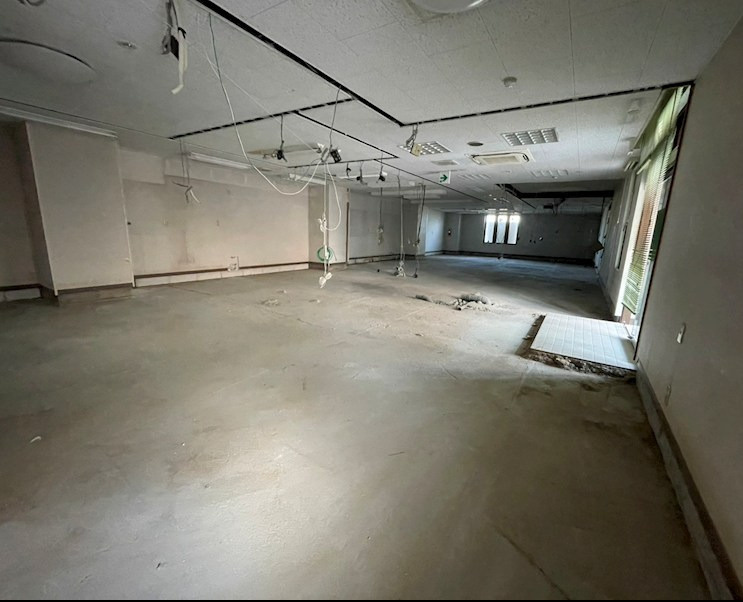 草津市草津町の店舗事務所の内装