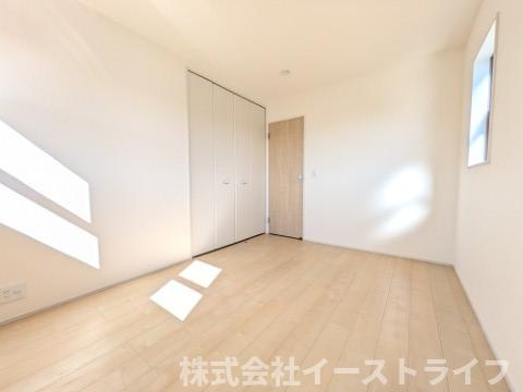 【新築戸建】【土日祝日オープンハウス開催中】　いわき市平下平窪１期　長期優良住宅　全３棟の洋室|3号棟写真　洋室は和室と比べて家具を置いたり敷物を敷いたりと、カスタマイズ性が高いので、自分の好みの部屋にしやすいです。