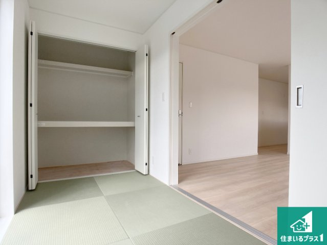 加古川市野口町野口　第7-II期　新築一戸建ての和室|一室あると便利な和室は客間としてだけでなく、小さなお子様のプレイルームや食後のくつろぎスペースとしてもご利用いただけます。収納もついていますので大活躍間違いなし！