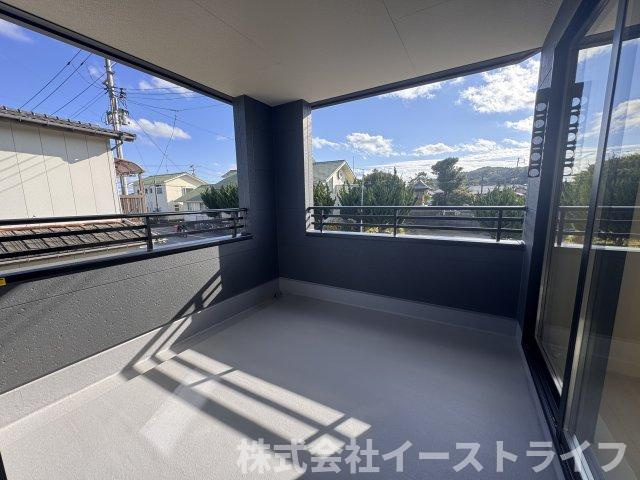 【新築戸建】　いわき市平祢宜町1期　全2棟のバルコニー|インナーバルコニーは広々としていてお洗濯が楽ちんです。また日当たりを好む植物を育てるにはぴったりの空間なので、ガーデニングの場としても楽しむことができます〇