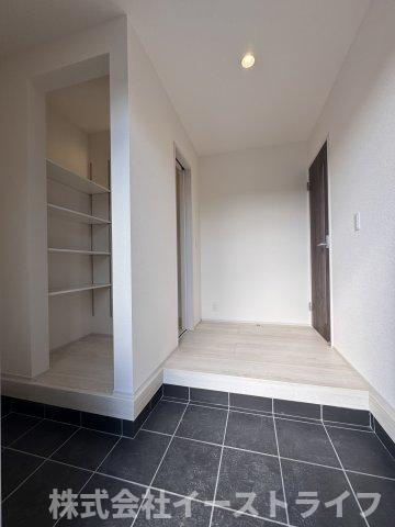 【新築戸建】　いわき市平祢宜町1期　全2棟の玄関|同社施工写真　広々とした玄関です。