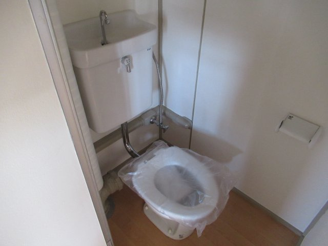 兵庫県公社　伊川谷（３）３号棟のトイレ|ゆったりとした空間のトイレです