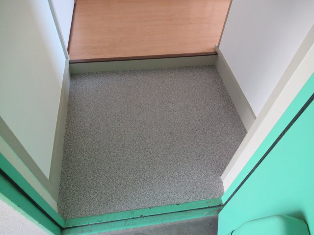 兵庫県公社　伊川谷（３）３号棟の玄関|ゆったりとした玄関です