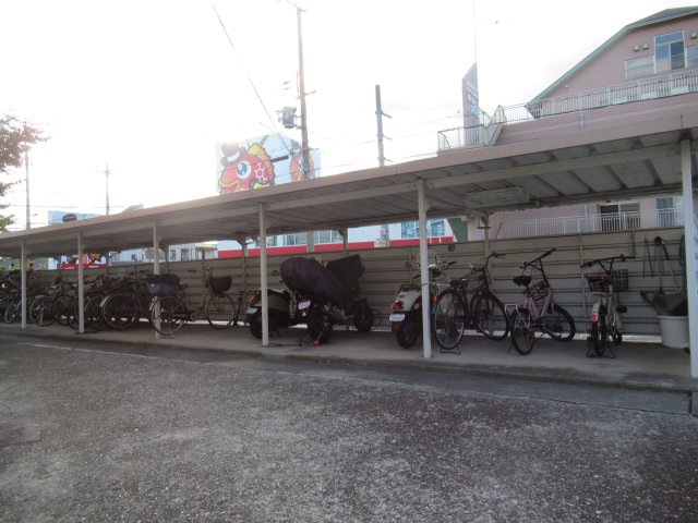 兵庫県公社　伊川谷（３）３号棟のその他共用部分|駐輪場もあります