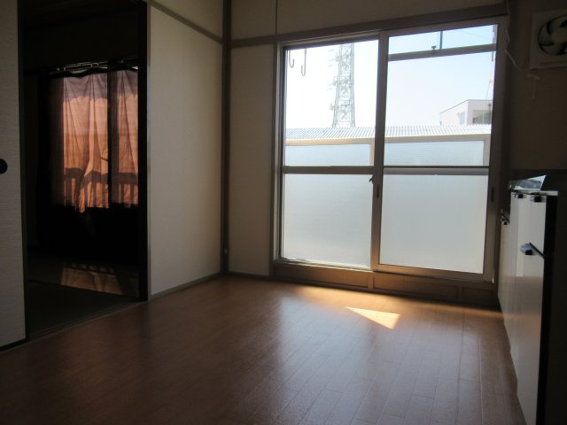 兵庫県公社　伊川谷（３）３号棟の居間・リビング|ゆったりとした居間です