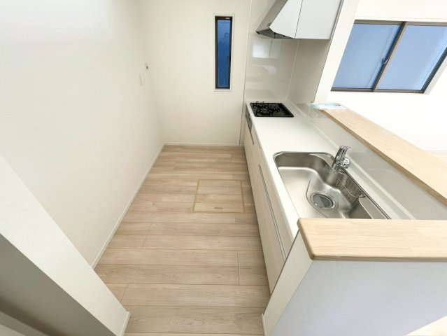 上田市大屋第３のキッチン|家族の会話が弾む開放的なカウンターキッチンです♪