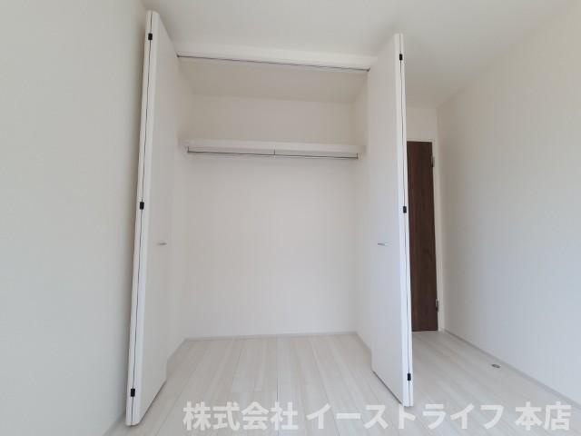 【新築戸建】　いわき市勿来町関田西2丁目1期　全2棟　長期優良住宅の収納|同社施工写真　収納スペースが豊富です。全居室に収納が付いており、すっきり片づけることができ部屋を広く使うことができます。