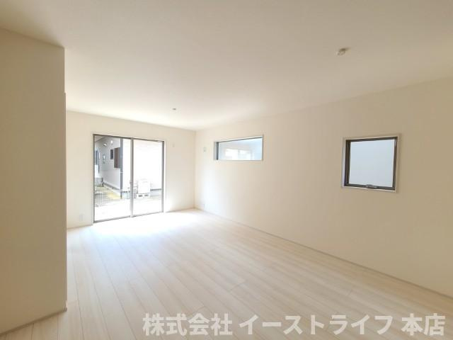 【新築戸建】　いわき市勿来町関田西2丁目1期　全2棟　長期優良住宅の居間・リビング|同社施工写真　明るい印象のリビングダイニングです