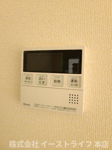 【新築戸建】　いわき市勿来町関田西2丁目1期　全2棟　長期優良住宅の発電・温水設備|同社施工写真　リビング内給湯器リモコンです。