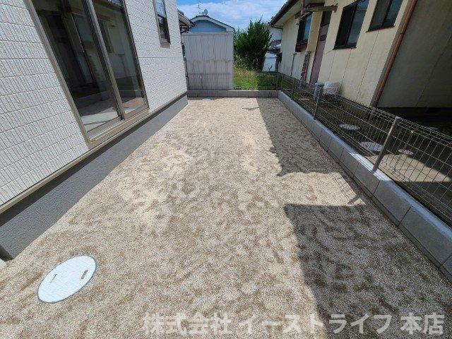 【新築戸建】　いわき市勿来町関田西2丁目1期　全2棟　長期優良住宅の庭|同社施工写真　ガーデニングや家庭菜園も楽しめそうなお庭ついています