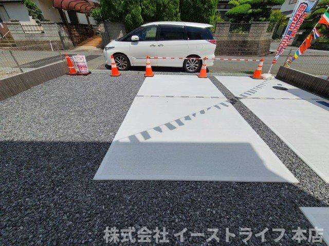 【新築戸建】　いわき市勿来町関田西2丁目1期　全2棟　長期優良住宅の駐車場|2号棟写真　カースペースです。3台駐車可能（車種による）