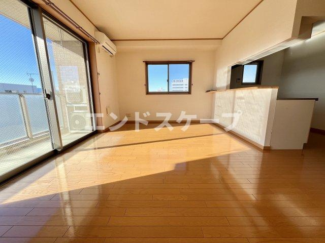 高崎栄町スターレジデンスの居間・リビング|高崎、前橋エリアのお部屋探しはエンドスケープまで！お客様の理想お聞かせ下さい♪
内装の一部が画像と異なる場合がございます。