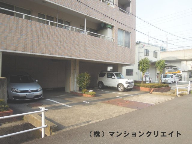 信開ドヌール松本の駐車場