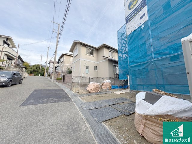 神戸市垂水区桃山台　新築一戸建ての前面道路含む現地写真|周辺は落ち着いた街並みの住宅地！子育てがしやすい住環境です！まだ未完成ですが、現地でしかわからない事もございます。是非一度ご覧ください。