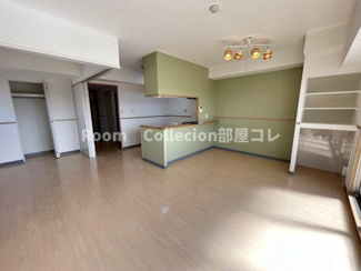 【居間・リビング】 | Ｃｒｅｃｅｒ（クレセール） | ※同物件他部屋写真
反転の場合有