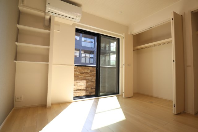 アルティザン九条の洋室